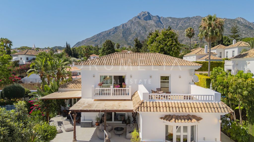 Casa Miranda, luxury villa for sale in Llanos de Nagüeles, Marbella (D6039)