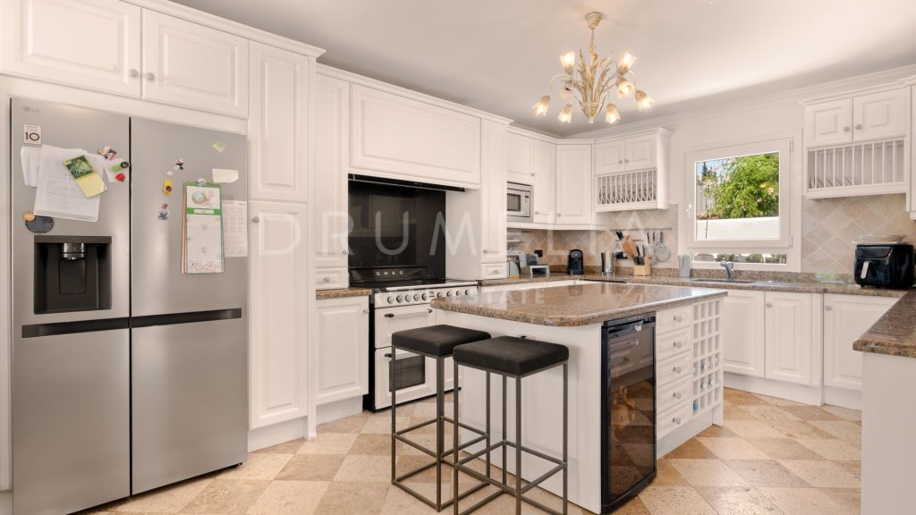 Casa Miranda, luxury villa for sale in Llanos de Nagüeles, Marbella (D6039) – image 4