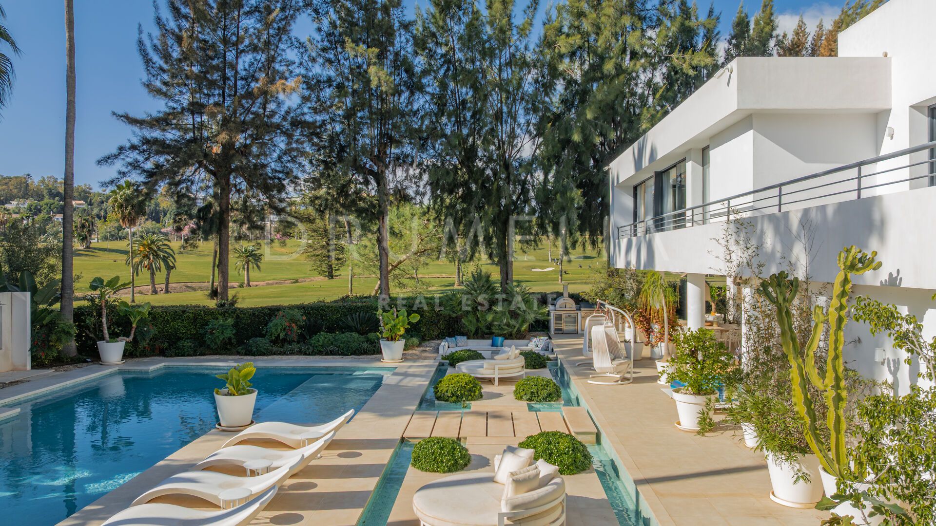 Isla Brisa, luxury villa for sale in Las Brisas, Marbella (D4657)