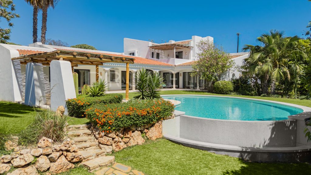 Villa Jori, luxury villa for sale in Guadalmina Baja, Marbella (D5058)
